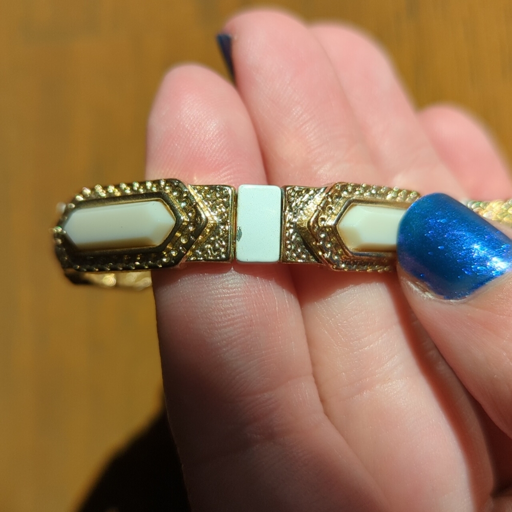 Stretchy Bracelet - Picture 2 of 3